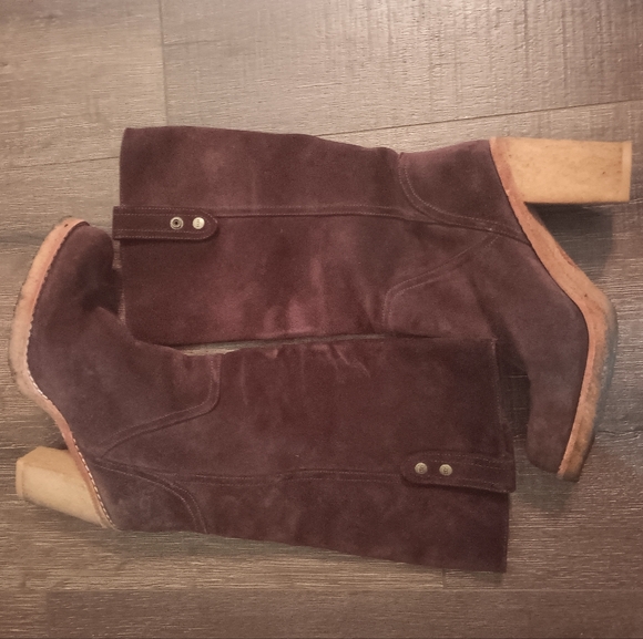 UGG High Healed Boots - Picture 5 of 10